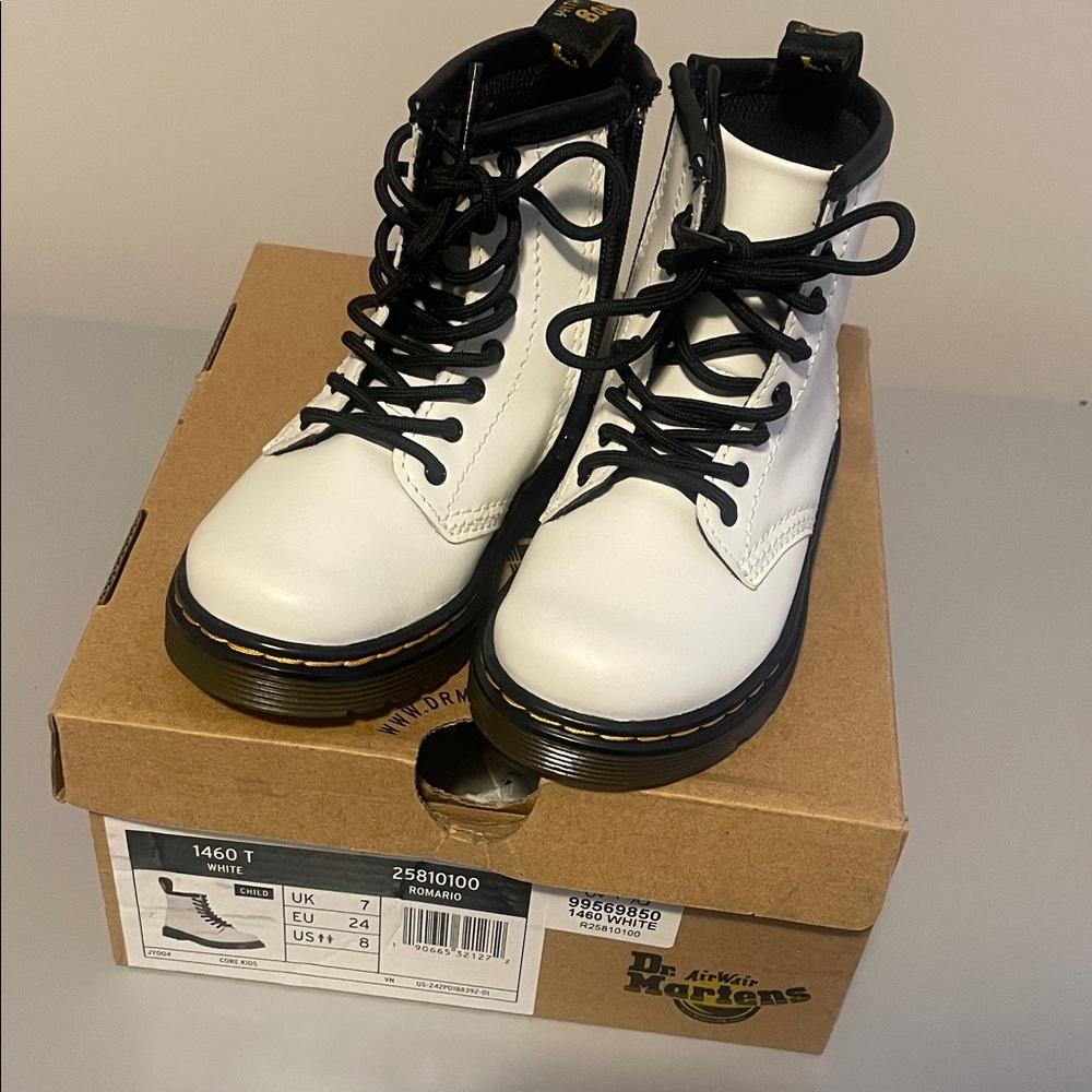 BRAND NEW! Dr. Martens White and Black Leather toddler Boots. Size 8
